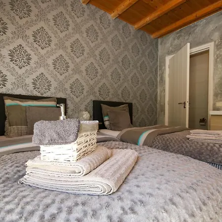 Gasthoeve-de-drie-eiken Bed & Breakfast Oploo