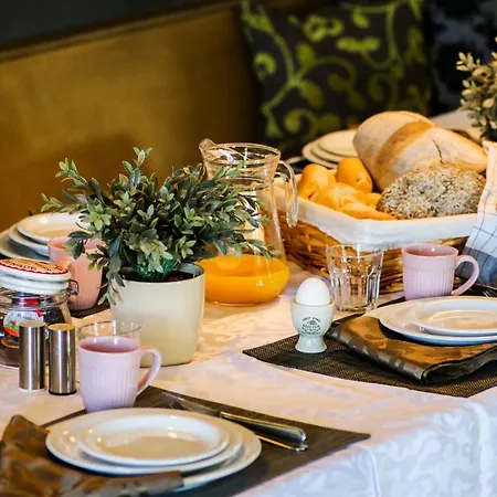 Bed & Breakfast Gasthoeve-de-drie-eiken *