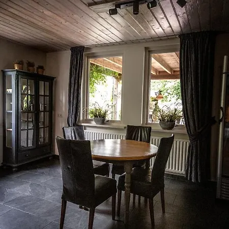 Gasthoeve-de-drie-eiken Bed & Breakfast Oploo